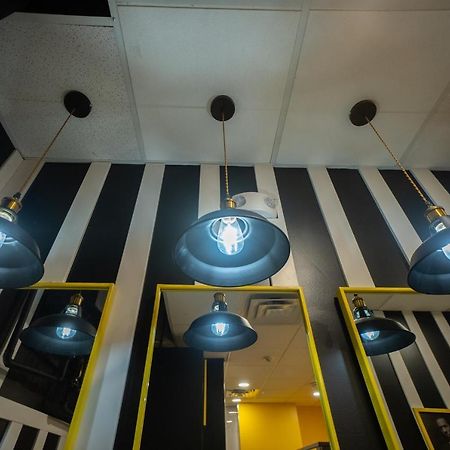 Panda Pod Hotel Ричмънд Екстериор снимка