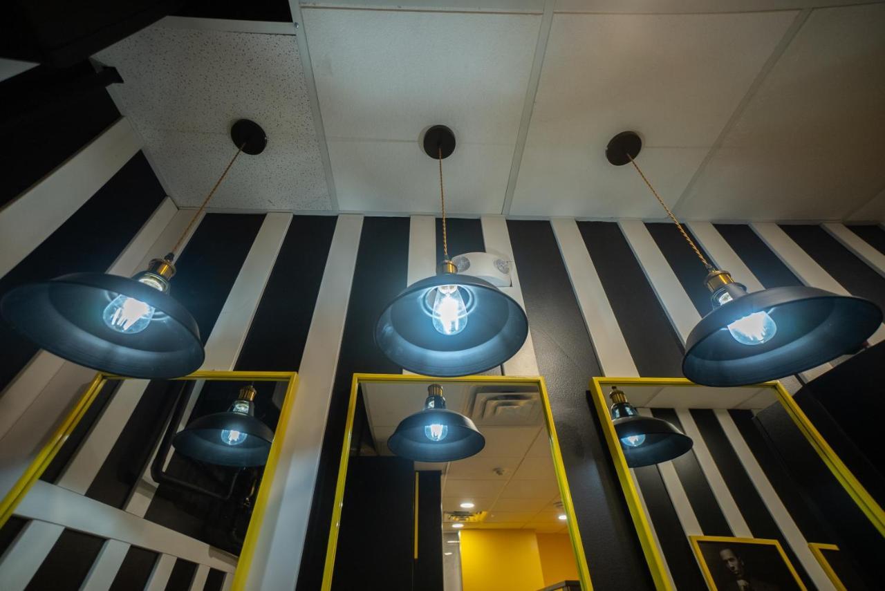 Panda Pod Hotel Ричмънд Екстериор снимка